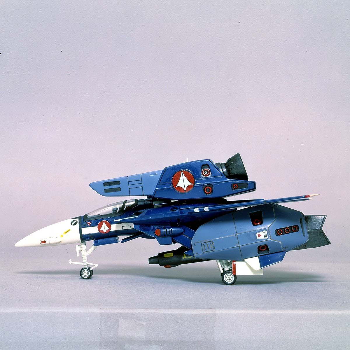 1/72 VF-1J バルキリースーパーファイター 01