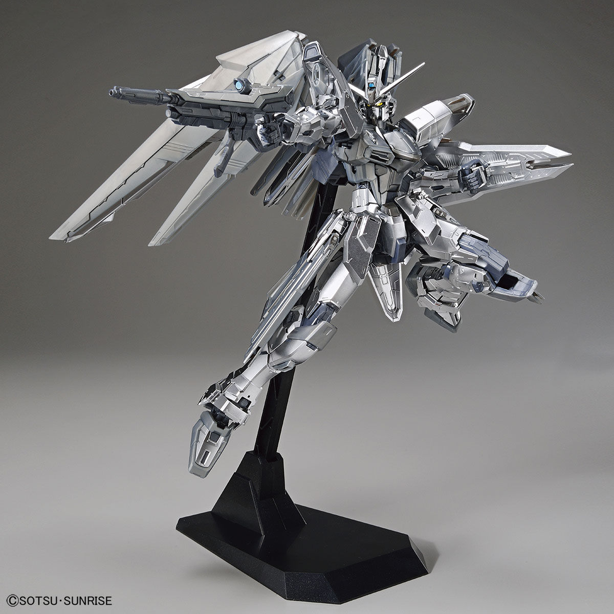 MG 1/100 ガンダムベース限定 フリーダムガンダム Ver.2.0[シルバー 