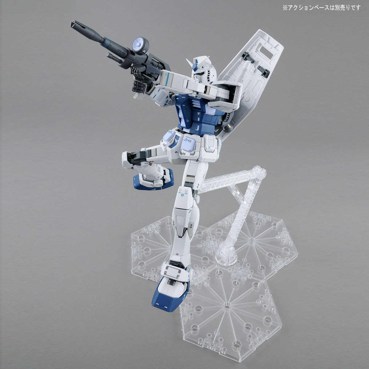 大得価通販MG 1/100 ガンダムベース限定景品 RX-78-2 ガンダム Ver.3.0 [ゴールドコーティング] 機動戦士ガンダム　バンダイ 機動戦士ガンダム