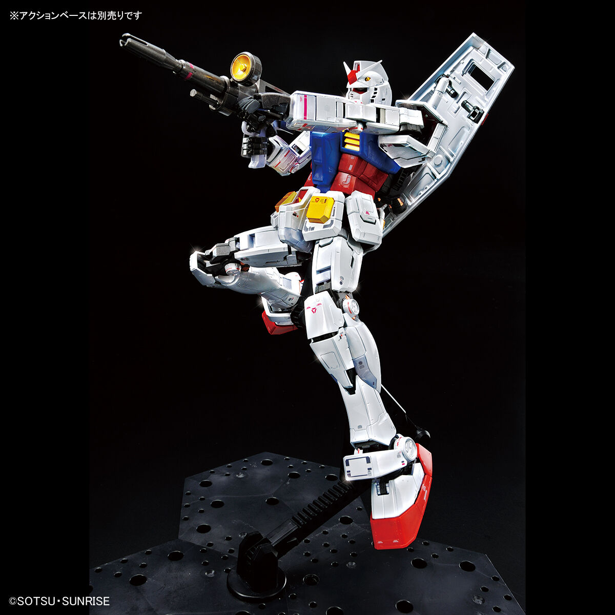 MG 1/100 ガンダムベース限定 RX-78-2 ガンダム Ver.3.0[チタニウム