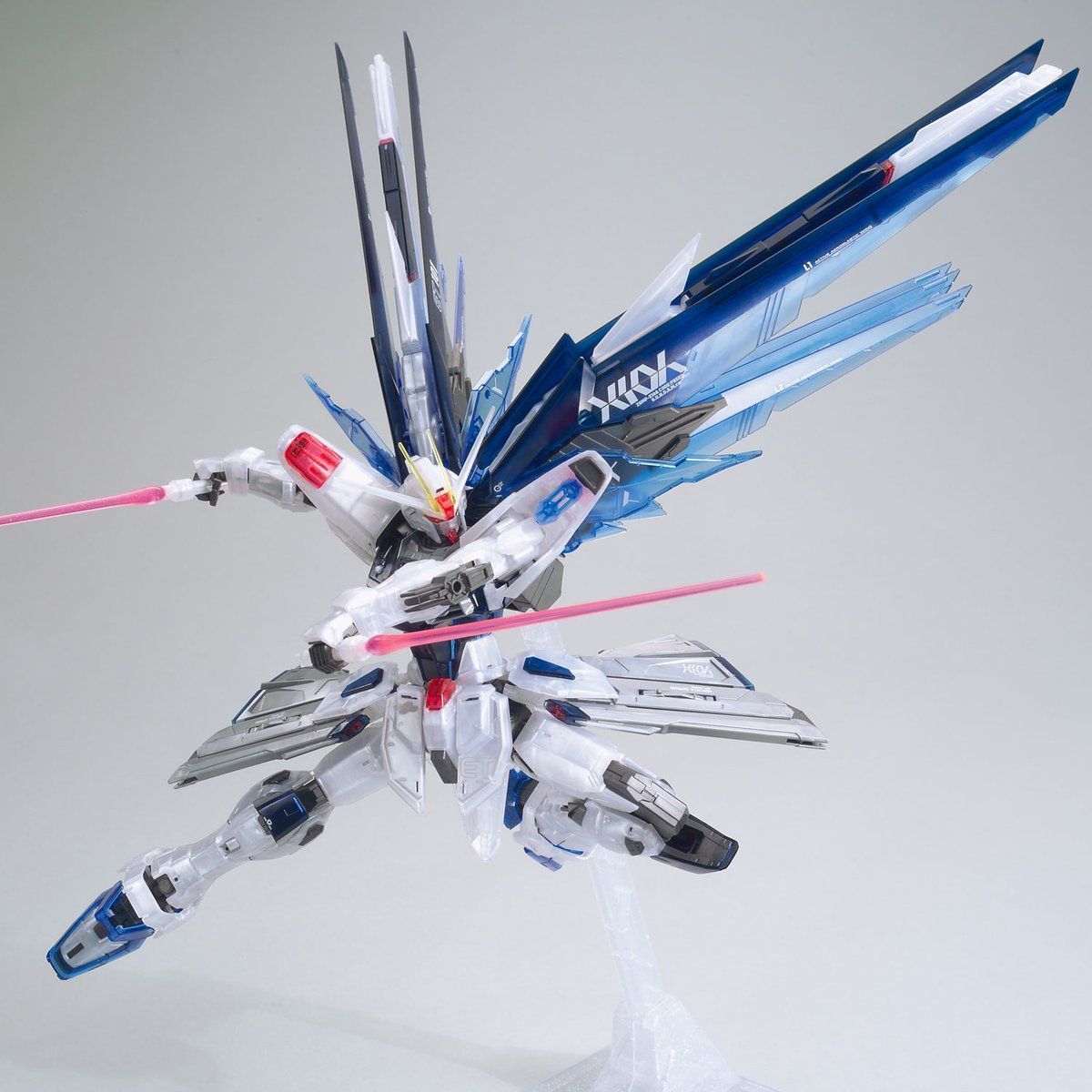 MG 1/100 ガンダムベース限定 フリーダムガンダム Ver.2.0 [クリア