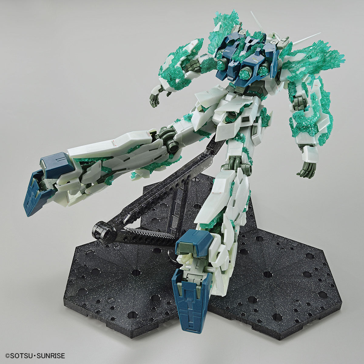 バンダイ(BANDAI) MG 1/100 ガンダムベース限定 ユニコーンガンダム